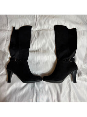 Women's SOLANZ Black Heeled Boots Size 8.5